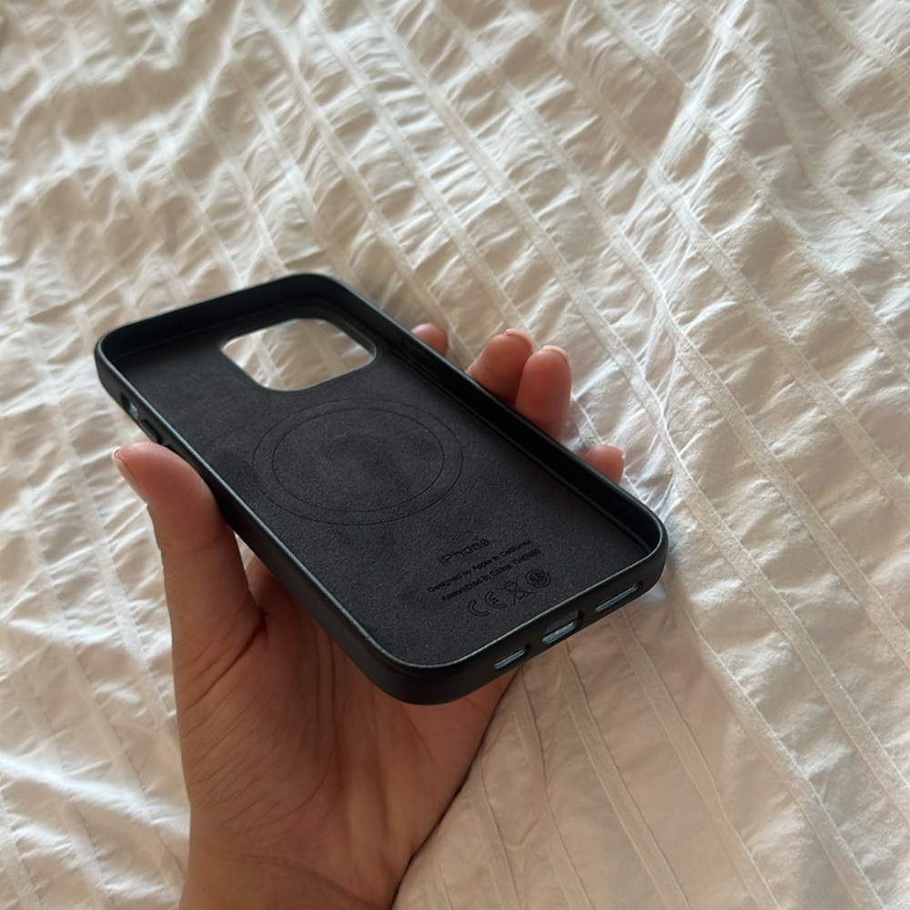Leather Black Apple iPhone 14 Pro Max - Picture 3 of 3